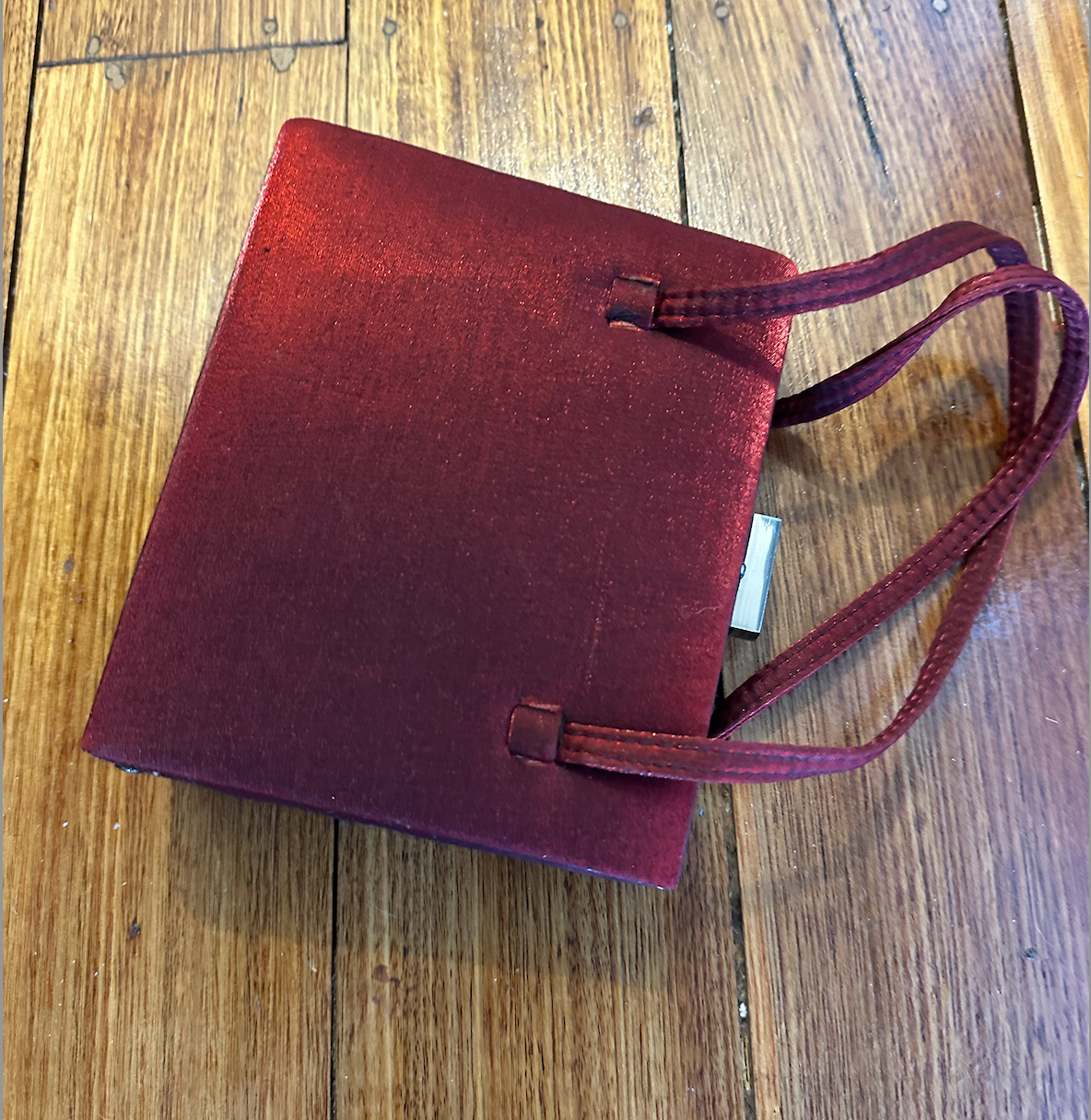 Romanitc red evening bag